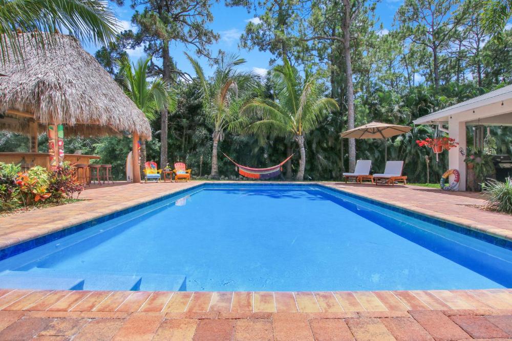 Private Tropical Paradise Guesthouse!